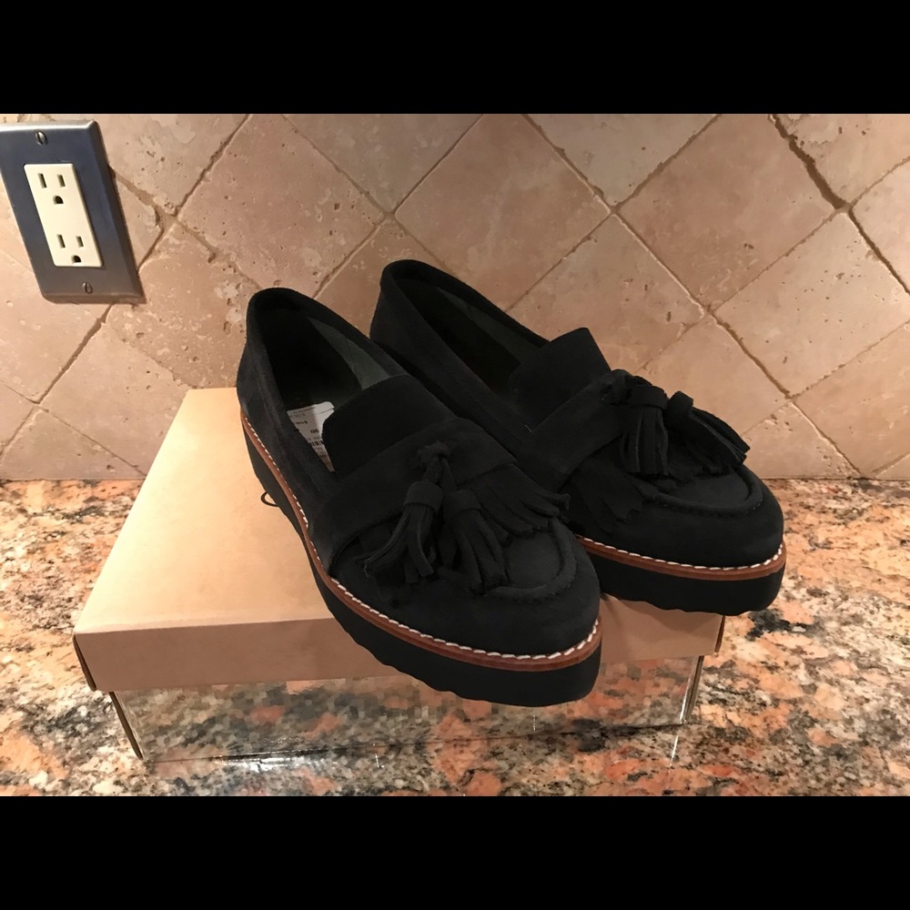 Andre Assous suede lug sole loafers black 9